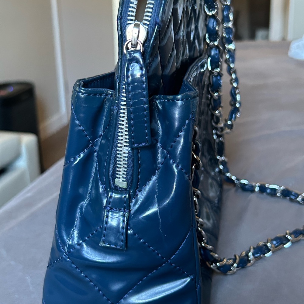 Authentic CHANEL patent quilted shoulder bag - Picture 8 of 14